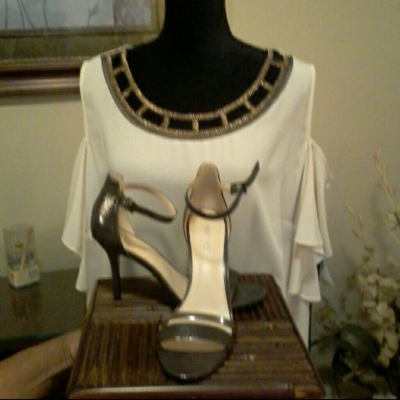 **SOLD**   Blouse - Picture 3 of 4